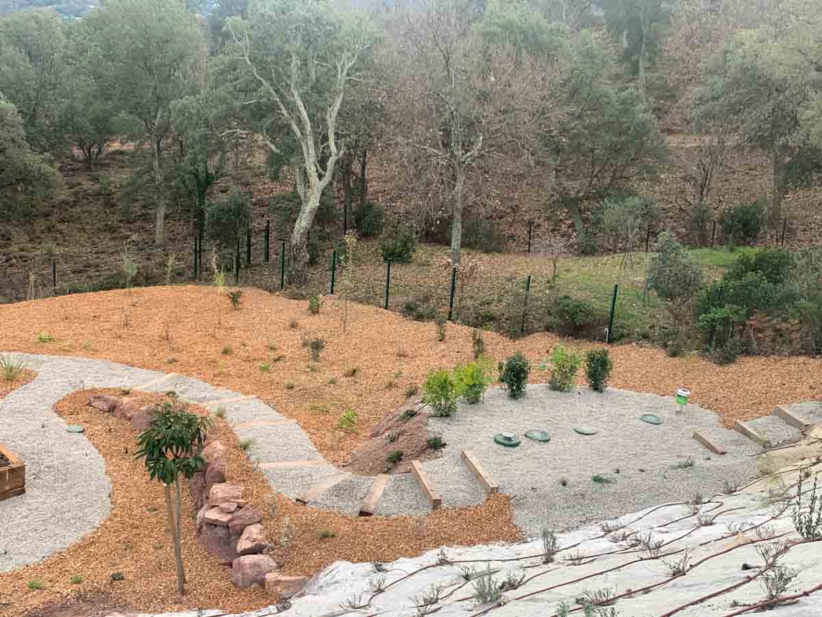 all&eacute;e de jardin